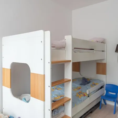 Spacious Nest Just Outside Paris Apartman